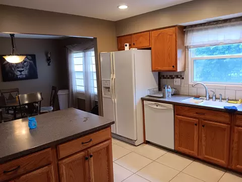 Kitchen - 1024 Confederation Dr, Bartlett, IL 60103 photo 1 of 3