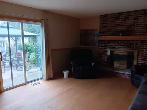Living - 1024 Confederation Dr, Bartlett, IL 60103 photo 3 of 4