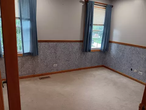 Bedroom - 1024 Confederation Dr, Bartlett, IL 60103 photo 4 of 4