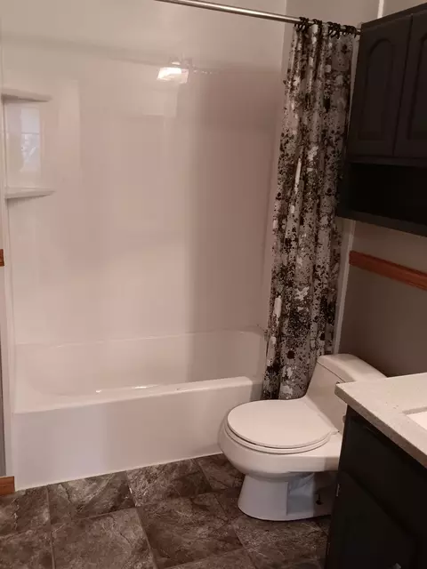 Bath - 1024 Confederation Dr, Bartlett, IL 60103 photo 4 of 4