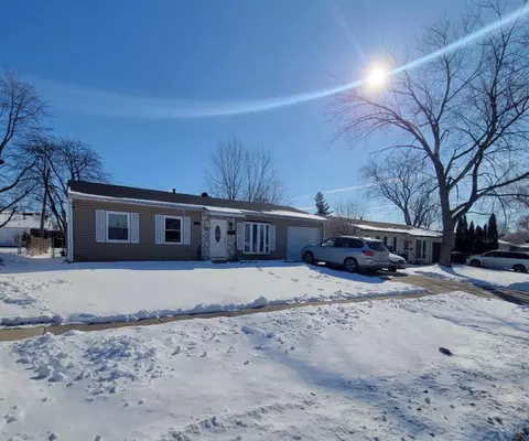 7 Ridge Cir, Streamwood, IL 60107