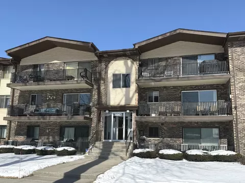 5003 W 135th St #3, Crestwood, IL 60418