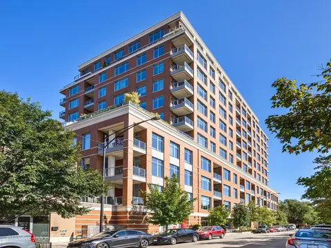 540 W Webster Ave #702, Chicago, IL 60614