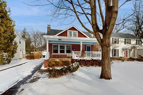 2220 Thornwood Ave, Wilmette, IL 60091