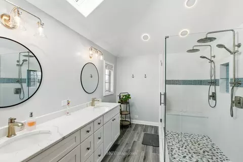 Bath - 2503 Brookridge Dr, Plainfield, IL 60586 photo 2 of 5
