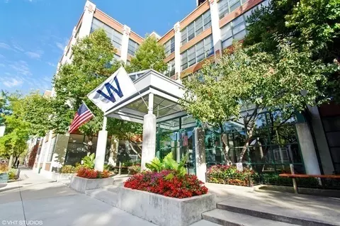 1800 W Roscoe St #416, Chicago, IL 60657