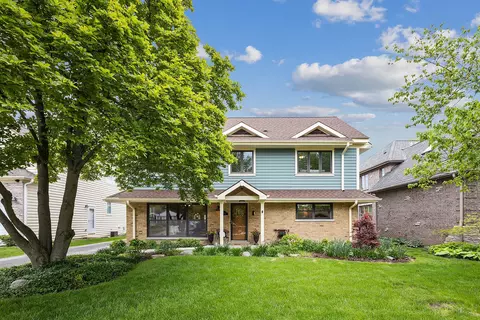 2432 Illinois Rd, Northbrook, IL 60062