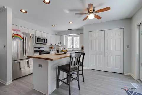 Kitchen - 5103 Palm St, Mchenry, IL 60051 photo 2 of 5