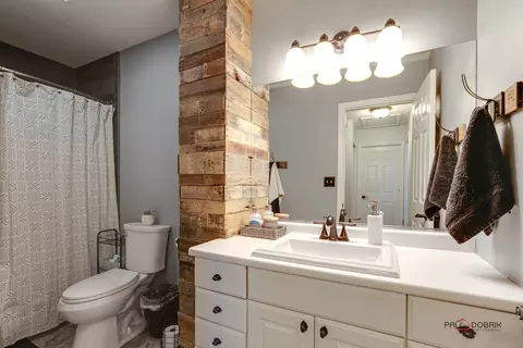 Bath - 5103 Palm St, Mchenry, IL 60051 photo 3 of 3