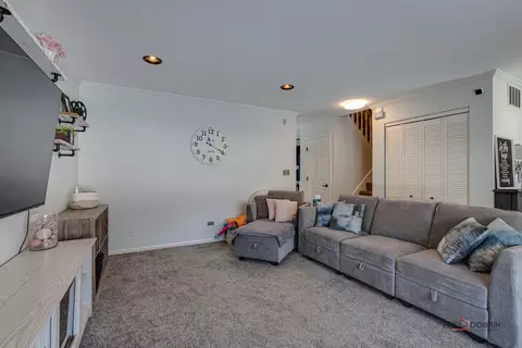 Living - 5103 Palm St, Mchenry, IL 60051 photo 4 of 4