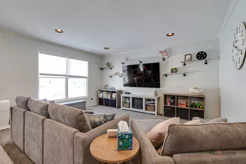 Living - 5103 Palm St, Mchenry, IL 60051 photo 3 of 4