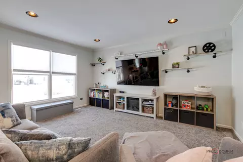 Living - 5103 Palm St, Mchenry, IL 60051 photo 2 of 4