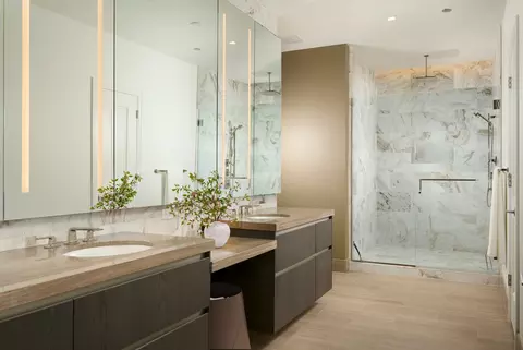 Bath - 363 E Wacker Dr #2107, Chicago, IL 60601 photo 1 of 2