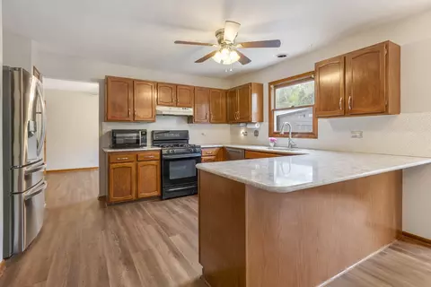 Kitchen - 1185 Surrey Ln, Itasca, IL 60143 photo 1 of 2