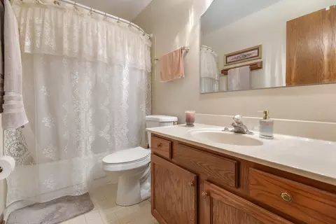 Bath - 1185 Surrey Ln, Itasca, IL 60143 photo 4 of 4