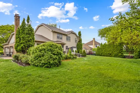 Exterior - 1185 Surrey Ln, Itasca, IL 60143 photo 4 of 5