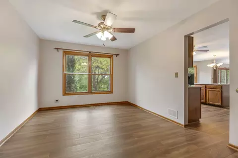 Living - 1185 Surrey Ln, Itasca, IL 60143 photo 3 of 5