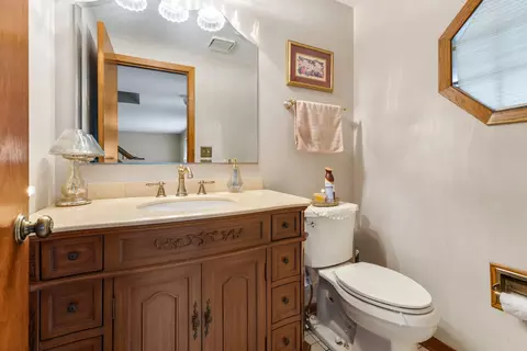 Bath - 1185 Surrey Ln, Itasca, IL 60143 photo 1 of 4
