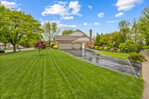 Exterior - 1185 Surrey Ln, Itasca, IL 60143 photo 5 of 5