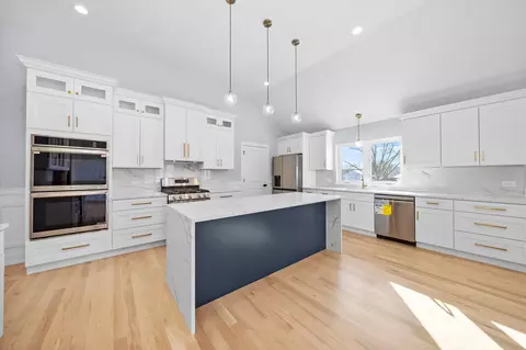 Kitchen - 8429 Lamon Ave, Burbank, IL 60459 photo 3 of 4
