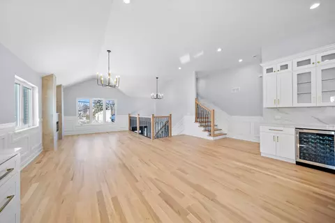 Living - 8429 Lamon Ave, Burbank, IL 60459 photo 1 of 4