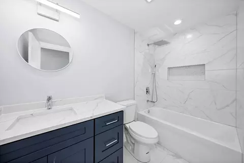 Bath - 8429 Lamon Ave, Burbank, IL 60459 photo 3 of 5