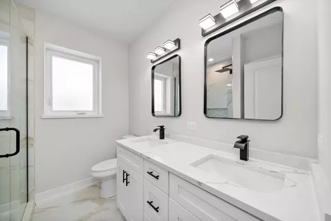 Bath - 8429 Lamon Ave, Burbank, IL 60459 photo 4 of 5