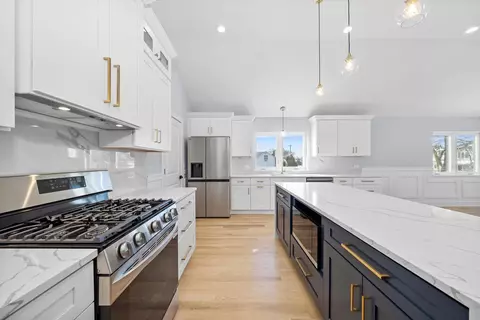 Kitchen - 8429 Lamon Ave, Burbank, IL 60459 photo 2 of 4