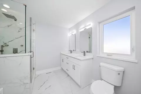 Bath - 8429 Lamon Ave, Burbank, IL 60459 photo 1 of 5