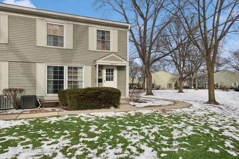 1681 Ashburn Ct #B, Wheaton, IL 60189