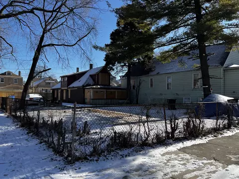 6805 S Maplewood Ave, Chicago, IL 60629