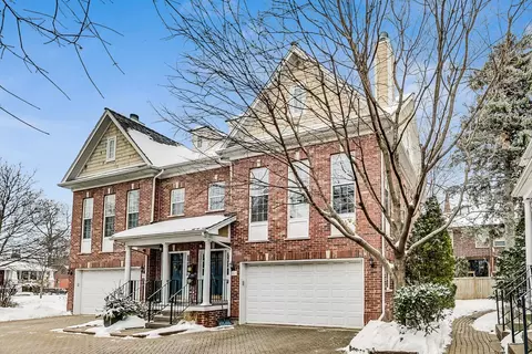 1807 Grove St, Glenview, IL 60025