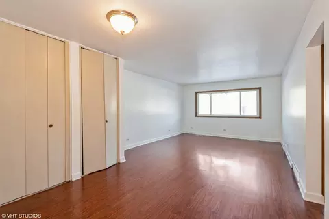 Living - 1925 E Oakton St #1D, Des Plaines, IL 60018 photo 2 of 2