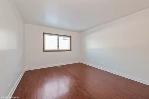 Bedroom - 1925 E Oakton St #1D, Des Plaines, IL 60018 photo 1 of 2