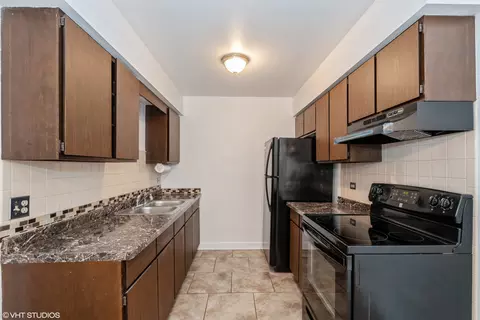 Kitchen - 1925 E Oakton St #1D, Des Plaines, IL 60018 photo 1 of 2