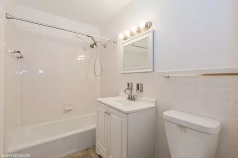 Bath - 1925 E Oakton St #1D, Des Plaines, IL 60018 photo 1 of 1