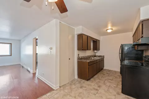Kitchen - 1925 E Oakton St #1D, Des Plaines, IL 60018 photo 2 of 2