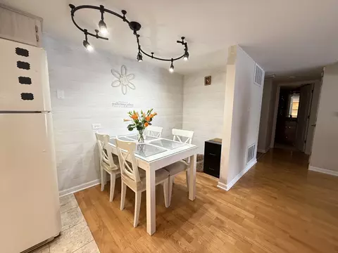 Dining - 127 N Wolf Rd #42A, Wheeling, IL 60090 photo 1 of 1