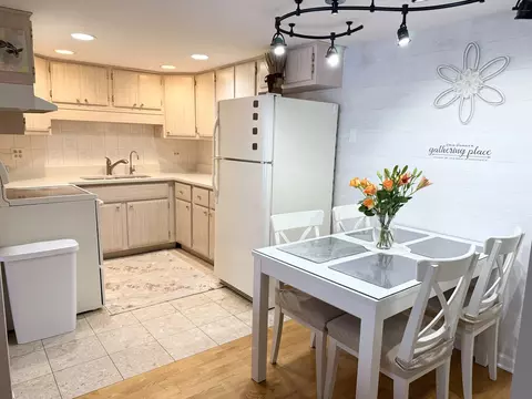 Kitchen - 127 N Wolf Rd #42A, Wheeling, IL 60090 photo 1 of 1