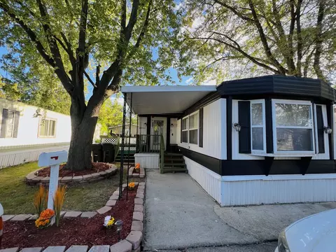 3905 Ingleside Pl, Park City, IL 60085