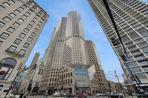950 N Michigan Ave #3404, Chicago, IL 60611