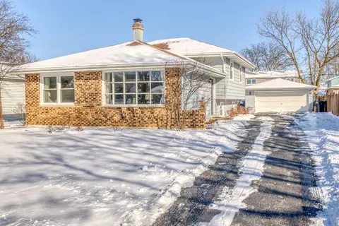 555 N Joyce St, Lombard, IL 60148