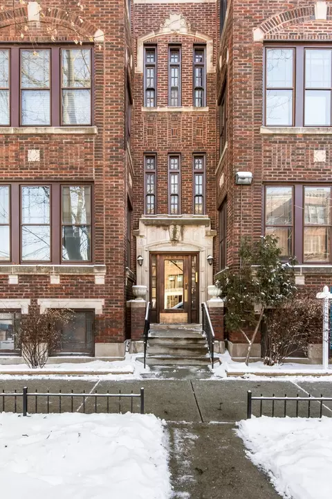 6811 N Greenview Ave #2, Chicago, IL 60626