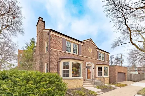 7136 N Washtenaw Ave, Chicago, IL 60645