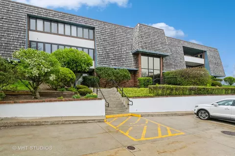 Undisclosed, Libertyville, IL 60048
