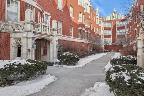 218 N Oak Park Ave #1Y, Oak Park, IL 60302