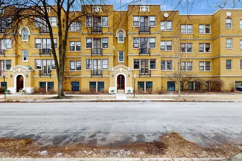 853 Pleasant St #2E, Oak Park, IL 60302