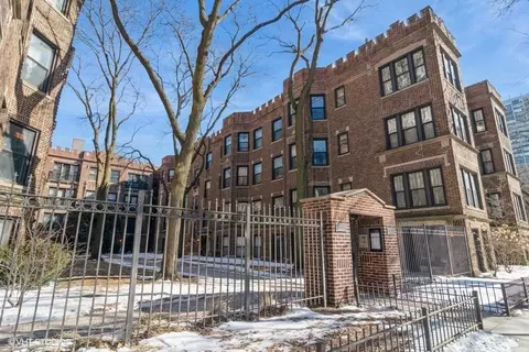 6251 N Sheridan Rd #8, Chicago, IL 60660