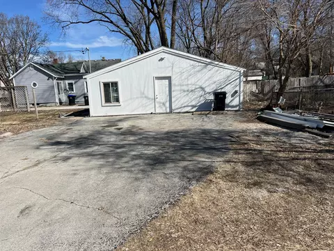 1020 W Monroe St, Bloomington, IL 61701