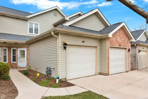 114 Golfview Dr, Glendale Heights, IL 60139